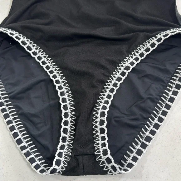 Gianni Bini EUC Swimsuit Black with White Trim Low Back Size Medium - Picture 10 of 16